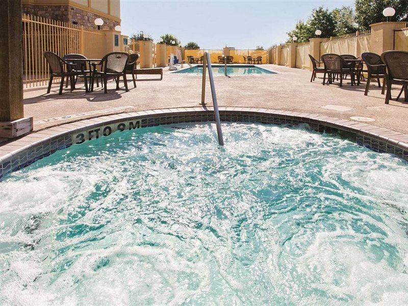 La Quinta Inn And Suites By Wyndham - Schertz Bagian luar foto