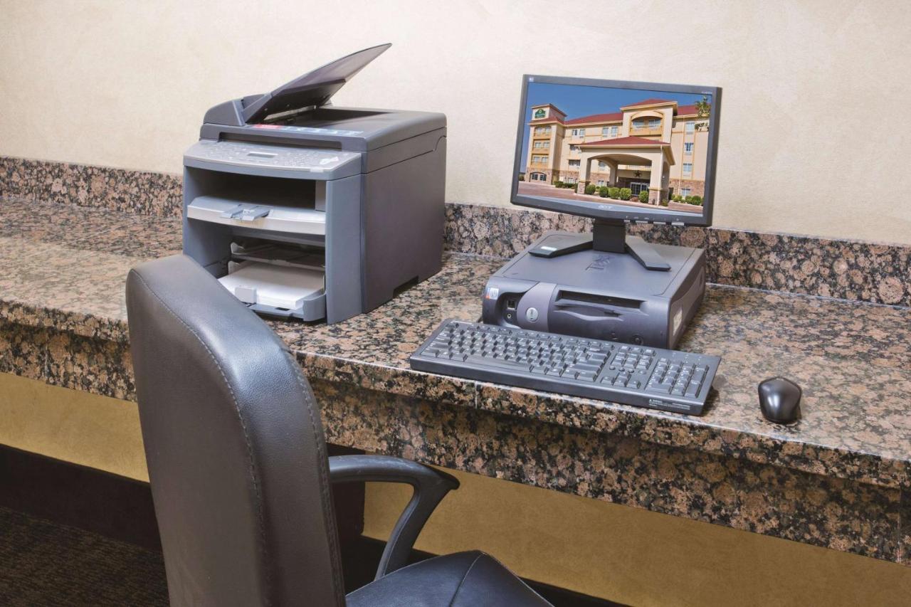 La Quinta Inn And Suites By Wyndham - Schertz Bagian luar foto